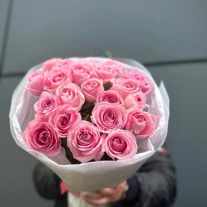 21 Розовая роза в белом в Тольятти