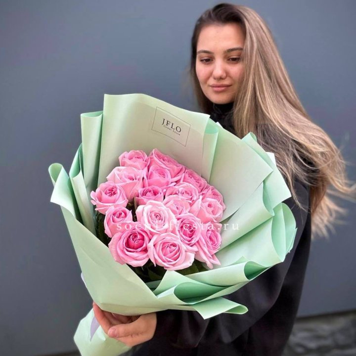 17 розовых роз в Тольятти