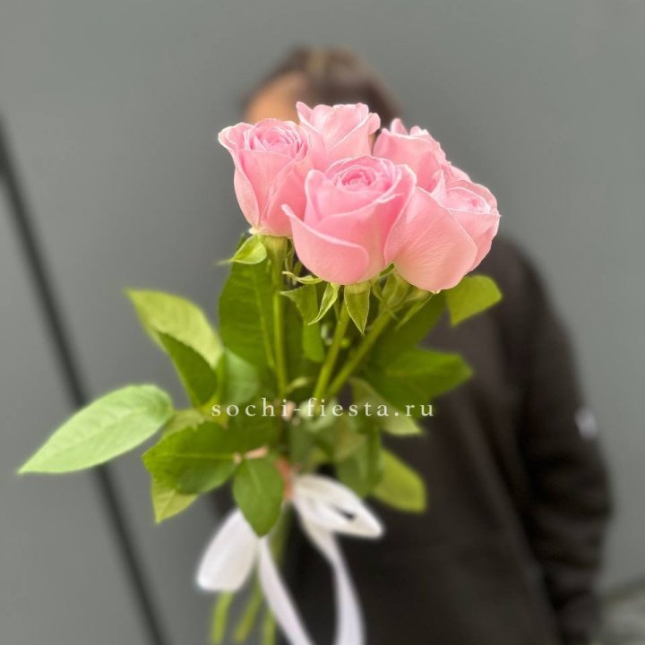 Букет 5 розовых роз  в Тольятти
