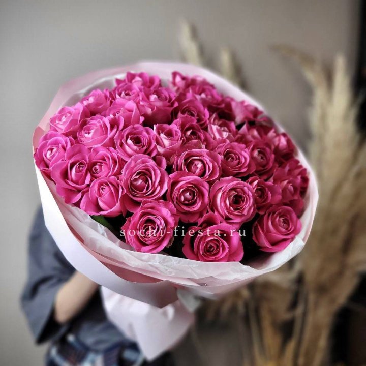 35 розовых роз  в Тольятти