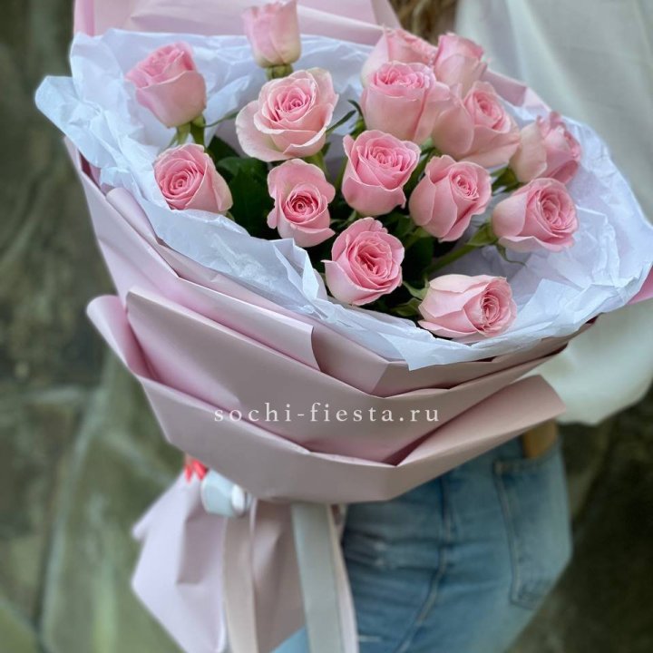 Розовые розы в авторском оформлении в Тольятти