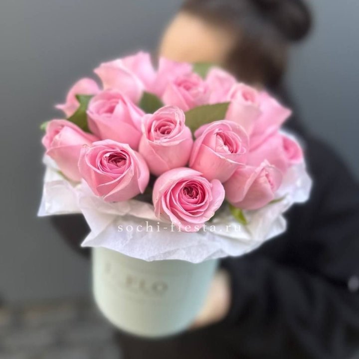 17 розовых роз в цилиндре в Тольятти