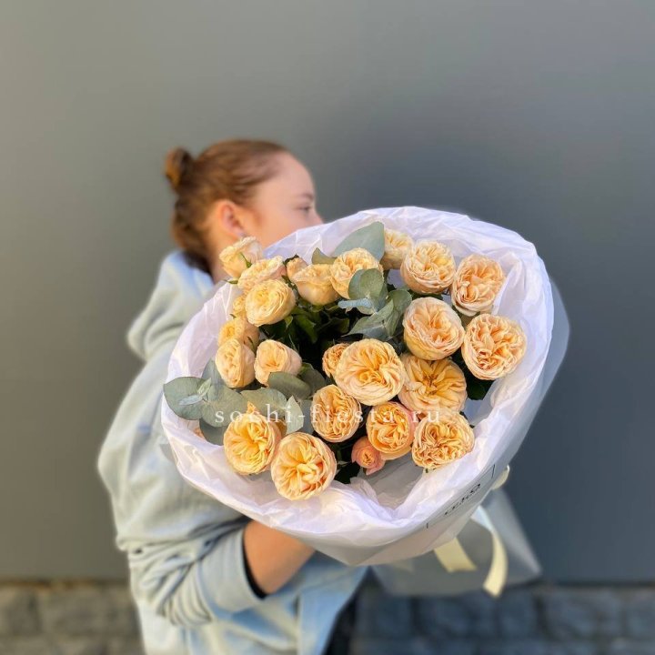 7 пионовидных роз в Тольятти