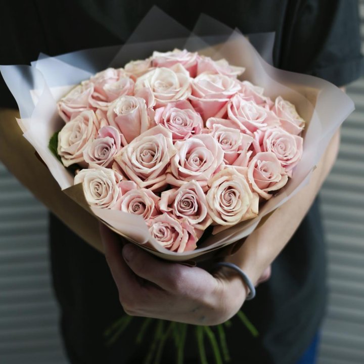 27 кремовых роз в Тольятти