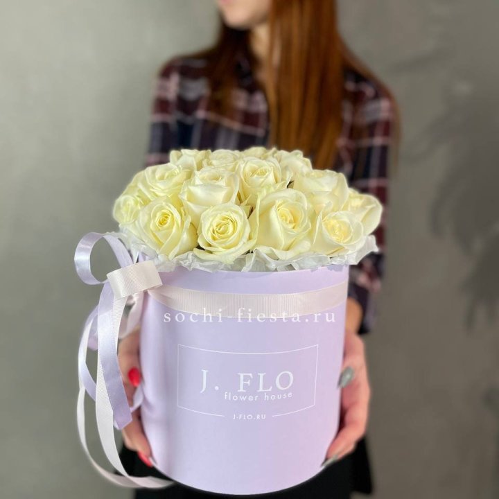 25 роз в цилиндре  в Тольятти