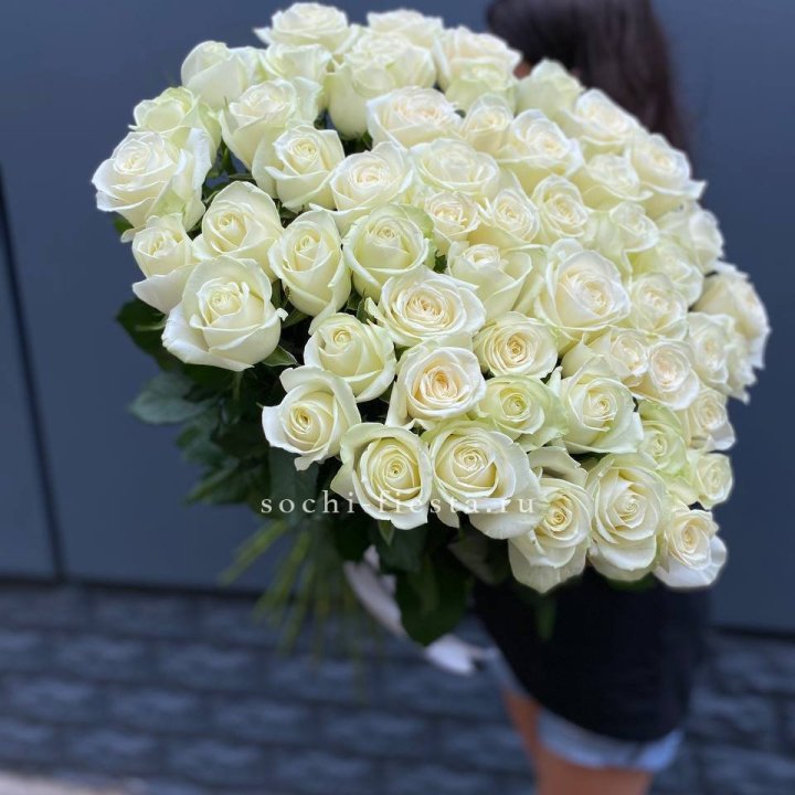 51 белоснежная высокая роза в Тольятти
