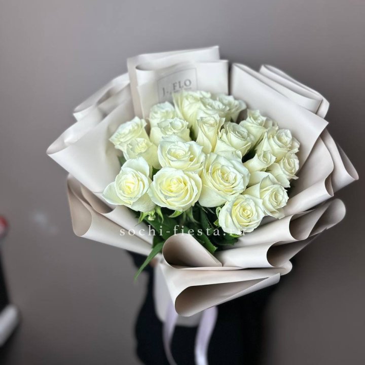 19 белых роз  в Тольятти