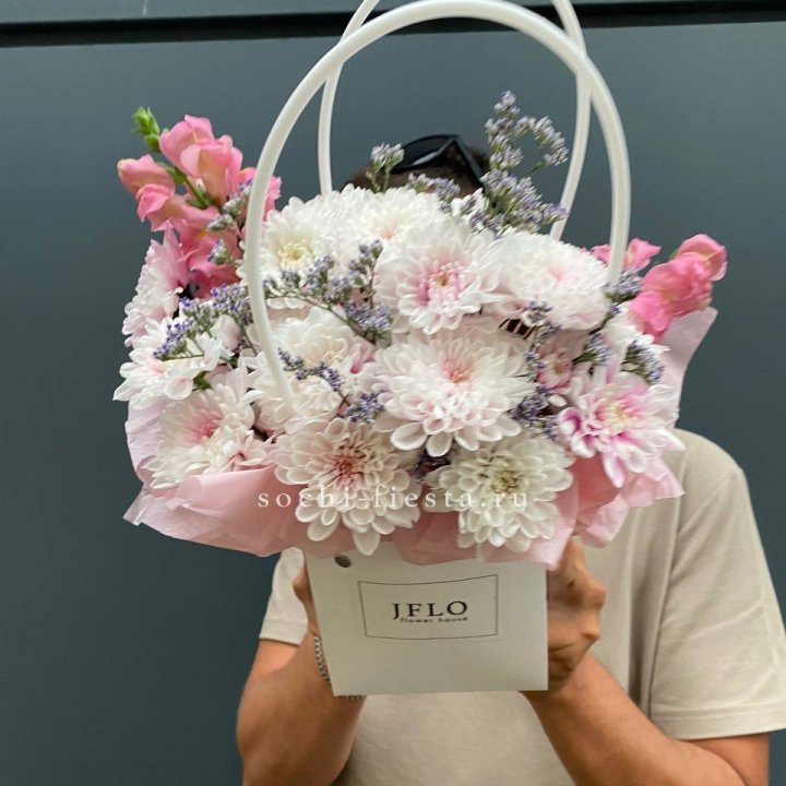 Сумочка из стойких цветов  в Тольятти