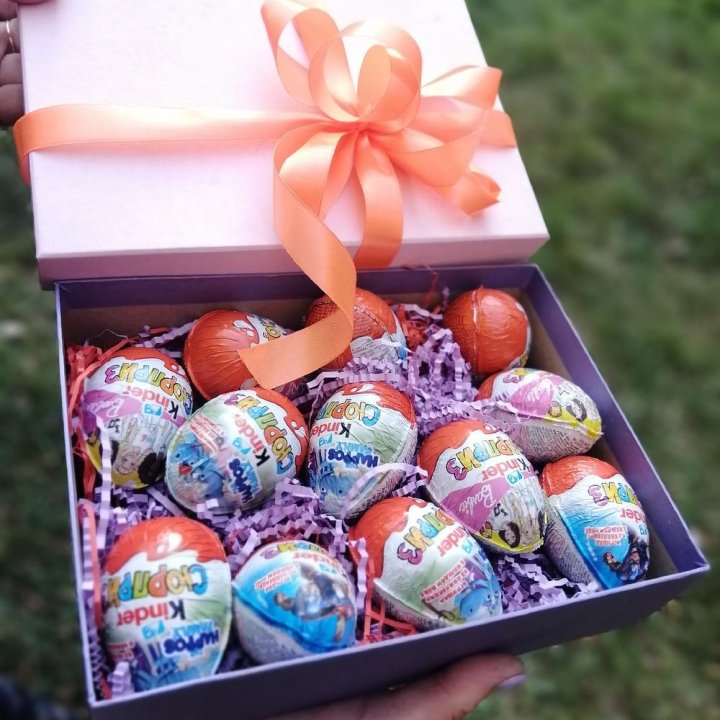 Коробка с киндерами в Тольятти