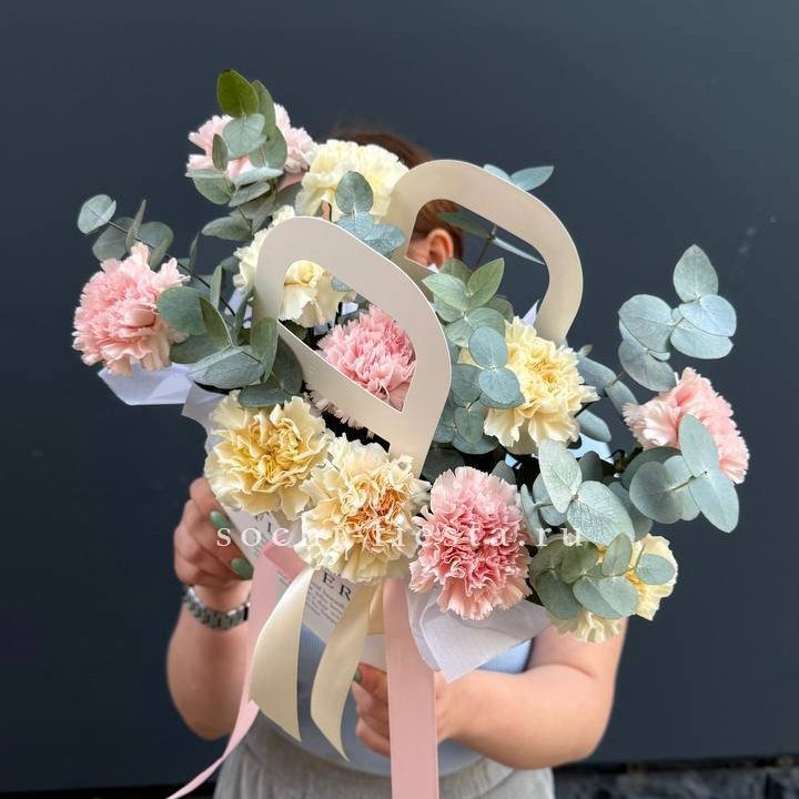 Сумочка из диантусов в Тольятти