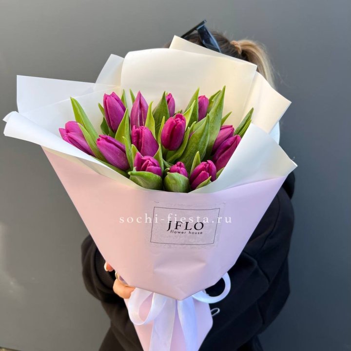 15 пурпурных тюльпанов в Тольятти