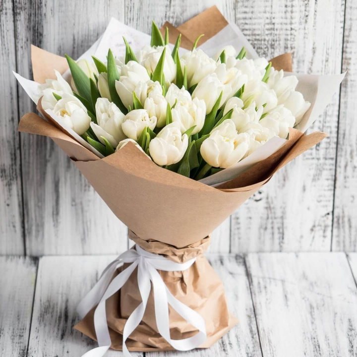 25 белых тюльпанов в Тольятти
